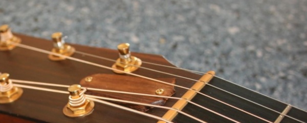 Como colocar cordas no violão - Imagem 3